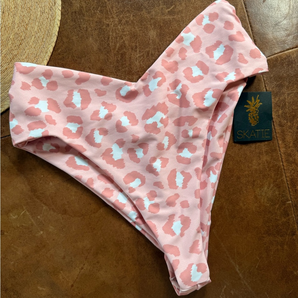 SKATIE Melly bikini bottom in Coco (pink animal print) - Picture 4 of 8